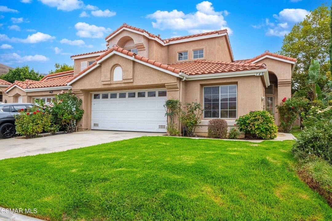 140 Symphony Ln in Oak Park, CA - Building Photo
