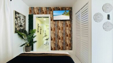 3041 NW 152nd Terrace in Opa Locka, FL - Building Photo - Building Photo