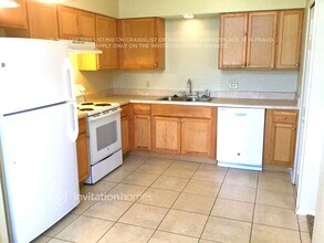 8005 Weather Vane Dr in Jacksonville, FL - Foto de edificio - Building Photo