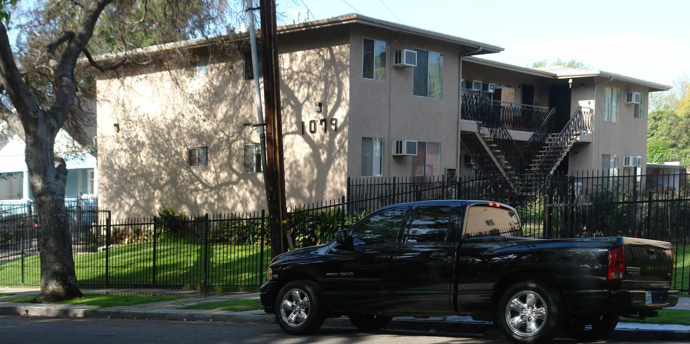 1079 Summit Ave in Pasadena, CA - Building Photo