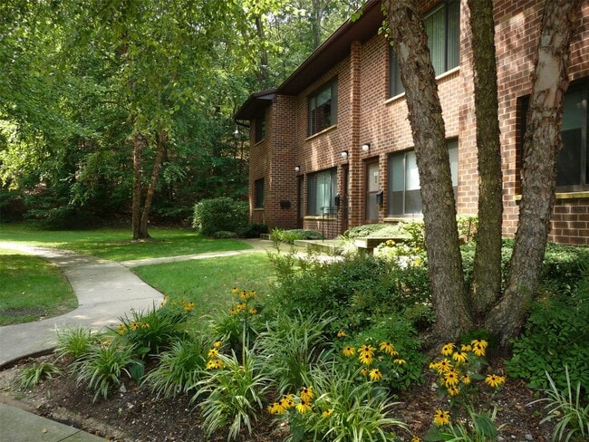 44 NY-25A in Smithtown, NY - Foto de edificio - Building Photo