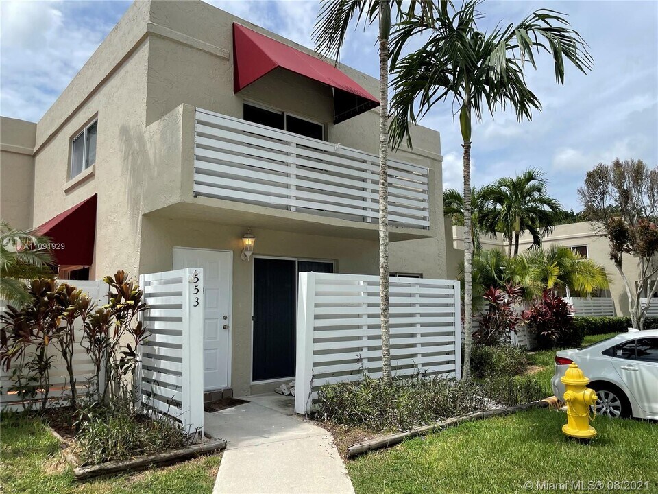 553 NW 98th Ave-Unit -553 in Plantation, FL - Building Photo