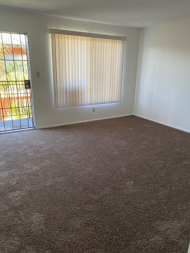 Park Mesa Apartments in Lomita, CA - Foto de edificio - Building Photo