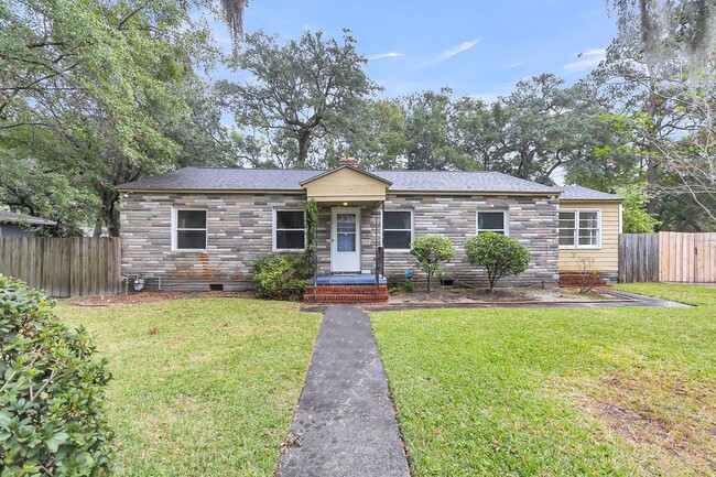 16 Oak Forest Dr in Charleston, SC - Foto de edificio - Building Photo