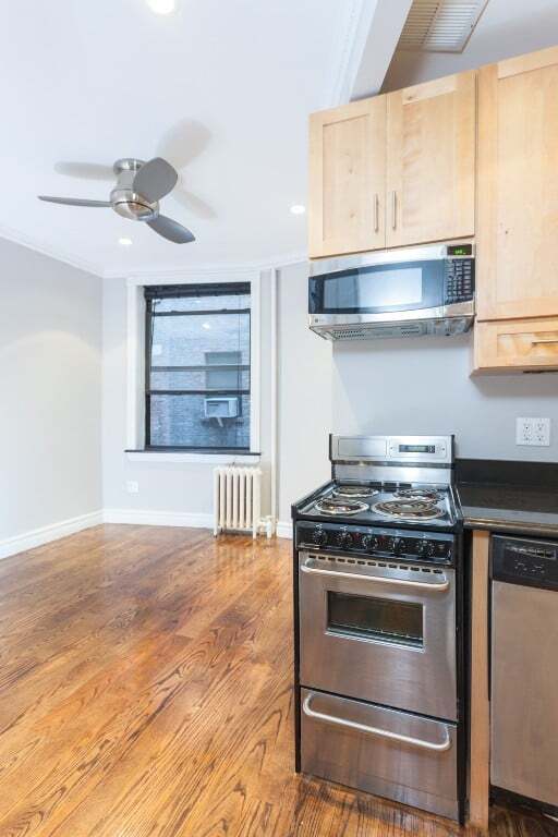 330 E 35th St, Unit 41 in New York, NY - Building Photo - Building Photo