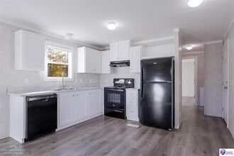 105 Hastings Dr in Clarkson, KY - Building Photo - Building Photo