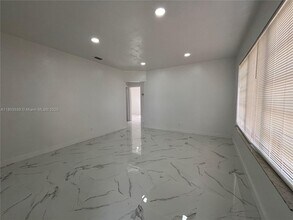 191 W 59th St in Hialeah, FL - Building Photo - Building Photo