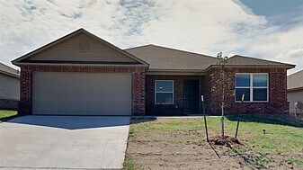 1809 Jack Rabbit Ln in El Reno, OK - Building Photo