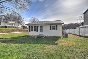 214 Taylor Ave in Johnson City, TN - Building Photo
