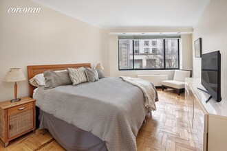 62 W 62nd St-Unit -: 4F in New York, NY - Building Photo - Building Photo