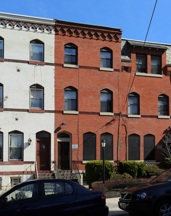 4027 Locust St in Philadelphia, PA - Foto de edificio