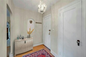 280 Bronxville Rd in Yonkers, NY - Building Photo - Building Photo