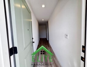 7480 Penfield Dr in Sacramento, CA - Building Photo - Building Photo