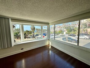 8040 Girard Ave, Unit #5 in La Jolla, CA - Building Photo - Building Photo