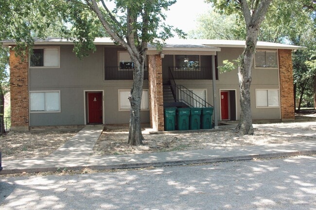 property at 204 W Mockingbird Ln