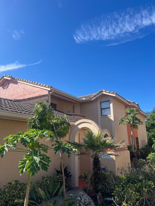 7757 Sugar Bend Dr in Orlando, FL - Building Photo