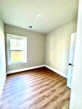 204 Booker T Washington St in Conroe, TX - Building Photo - Building Photo