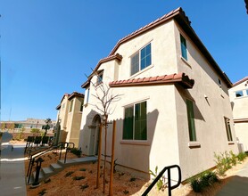 16659 Crocus Ln in Fontana, CA - Building Photo - Building Photo