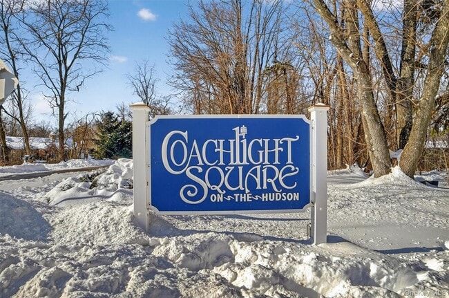126 Coachlight Square in Montrose, NY - Building Photo - Building Photo