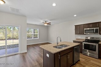 345 S Stingray Ln in Sneads Ferry, NC - Building Photo - Building Photo