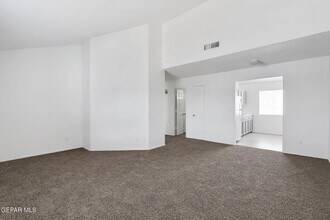 3030 George Dieter Dr in El Paso, TX - Building Photo - Building Photo