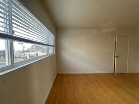 21 Thornton Ave in Los Angeles, CA - Building Photo