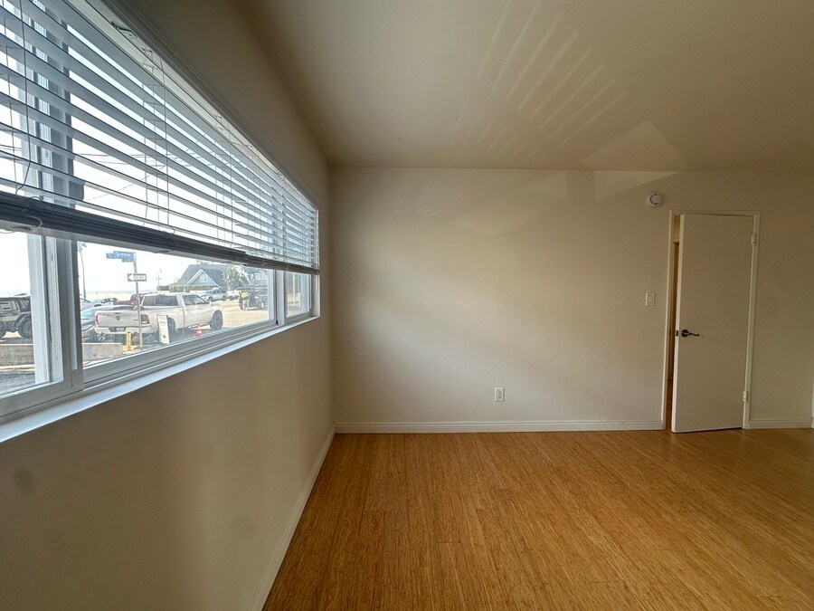 21 Thornton Ave in Los Angeles, CA - Building Photo