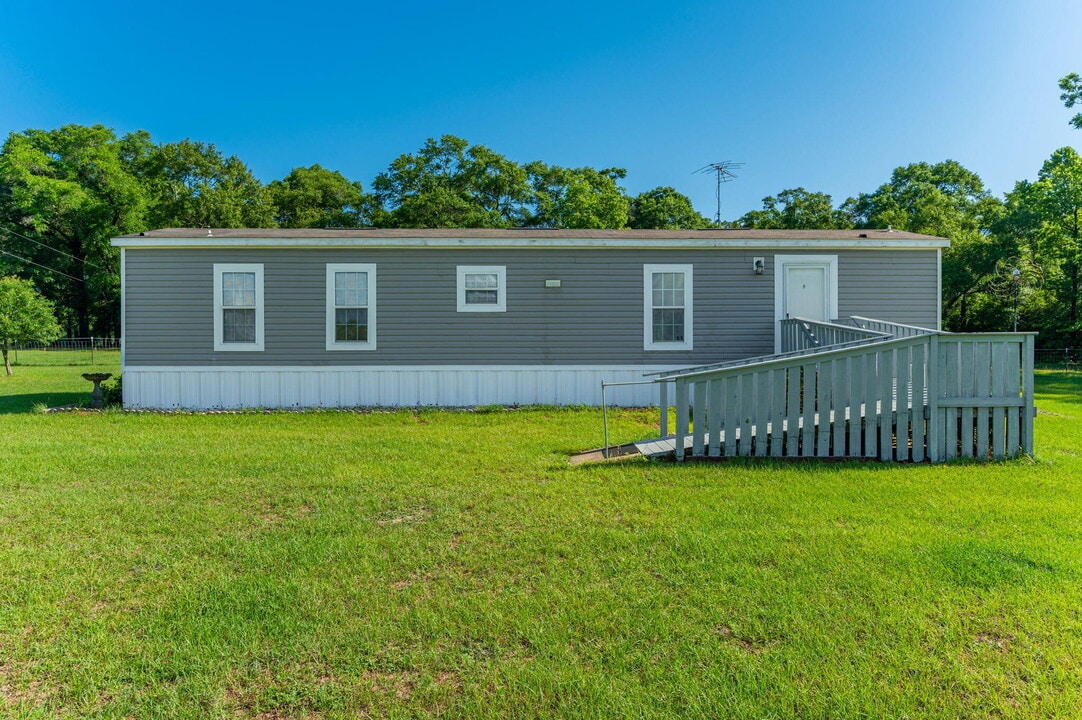 2295 Bermuda Ln in Ponce De Leon, FL - Building Photo