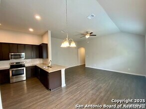 612 Grayson Ln in Seguin, TX - Building Photo - Building Photo