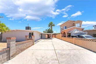 2749 Del Mar Pl in Las Vegas, NV - Building Photo - Building Photo