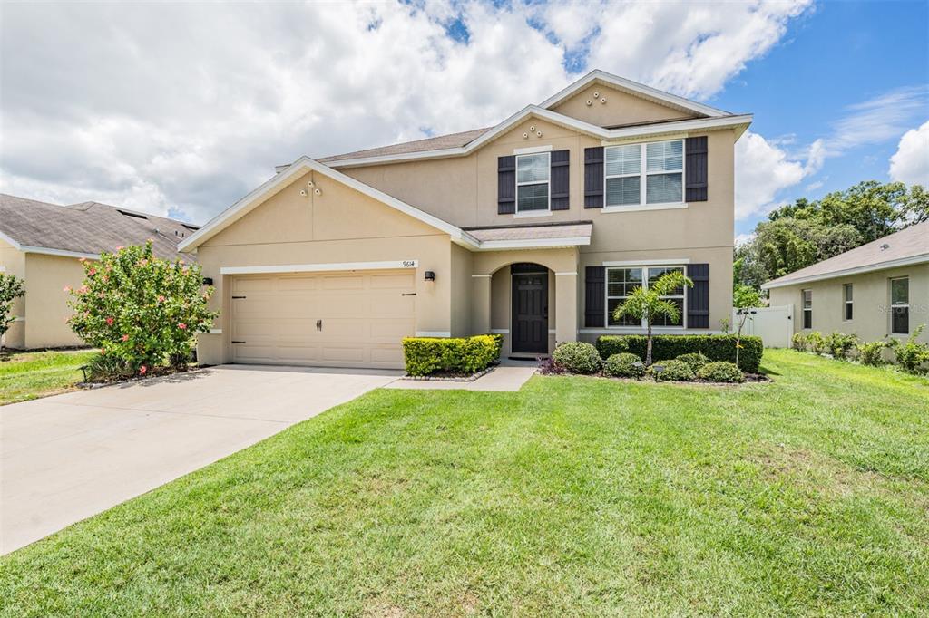 9614 Troncais Cir in Thonotosassa, FL - Building Photo