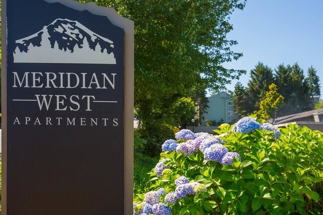 Meridian West Apartments in Puyallup, WA - Foto de edificio - Building Photo
