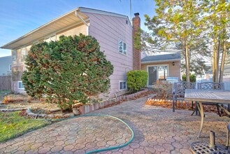 34 Oakley Dr in Huntington Station, NY - Building Photo - Building Photo