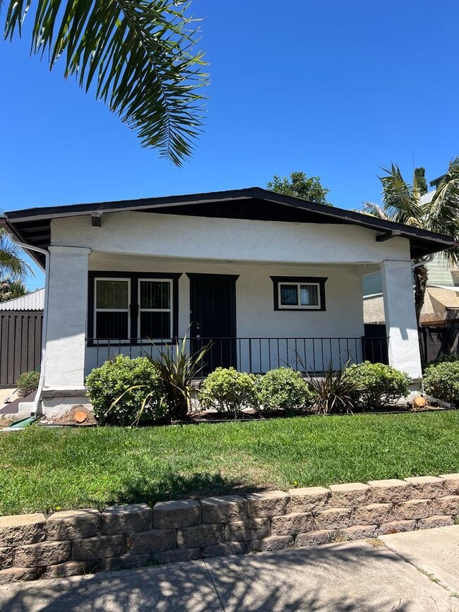 4568-4572 Bancroft St in San Diego, CA - Building Photo - Building Photo