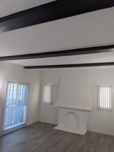 1801 Kingsley N Dr, Unit 104 in Los Angeles, CA - Building Photo - Building Photo