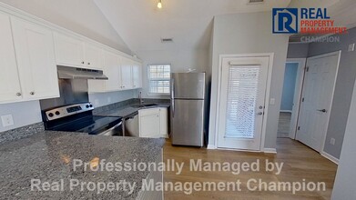 3006 Lauren Pl Dr in Wilmington, NC - Foto de edificio - Building Photo