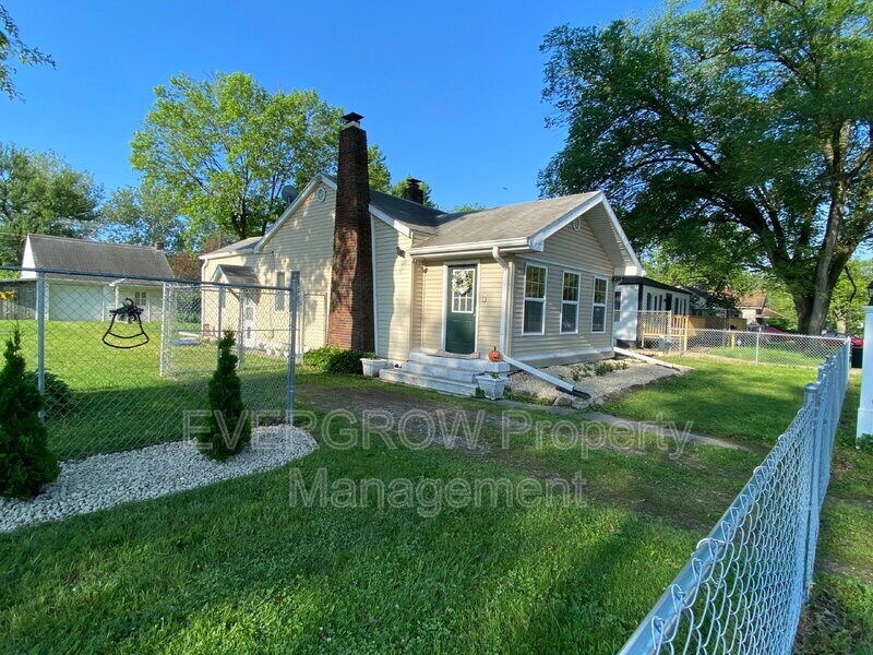 321 Albany St in Indianapolis, IN - Building Photo