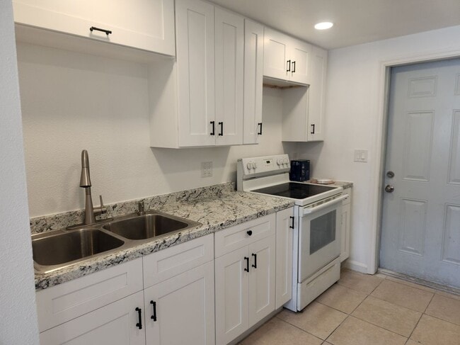 1105 S Prospect Ave in Clearwater, FL - Building Photo - Building Photo