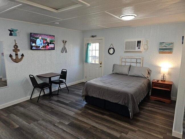 202 W E St in La Porte, TX - Building Photo - Building Photo