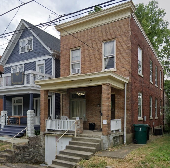 215 Atkinson St in Cincinnati, OH - Building Photo