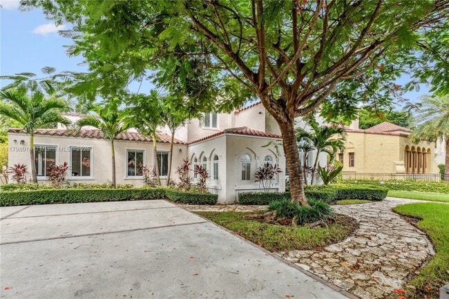 319 Mendoza Ave in Miami, FL - Building Photo - Building Photo