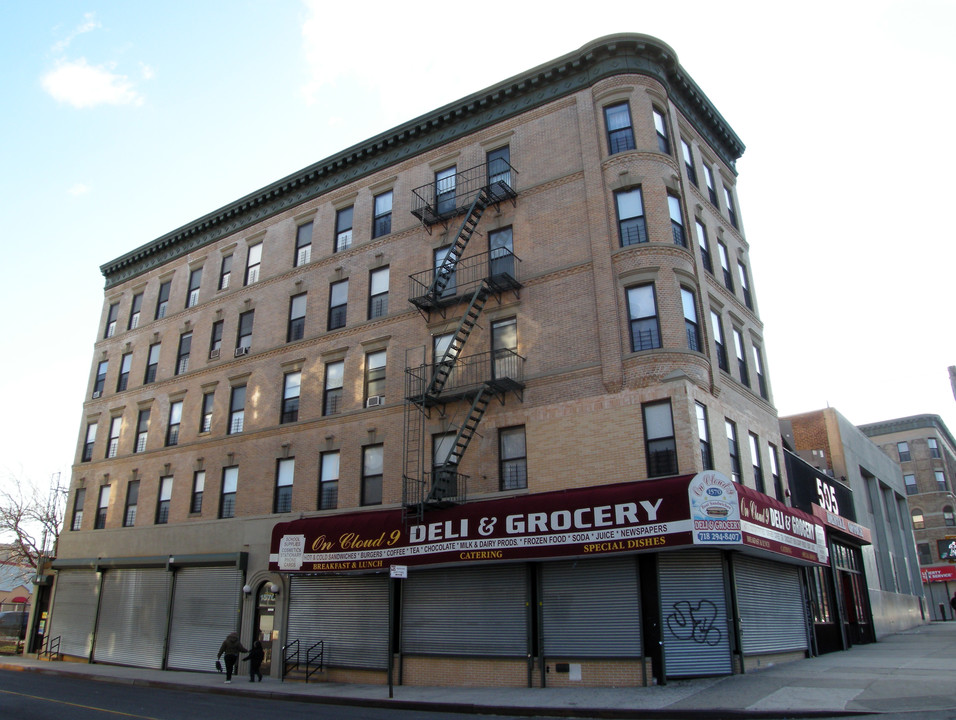 1570 Bathgate Ave in Bronx, NY - Building Photo