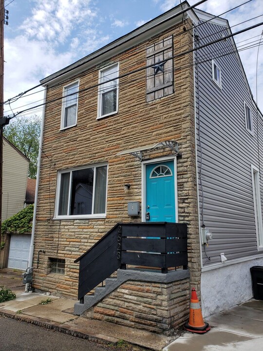 2623 Burham St in Pittsburgh, PA - Building Photo