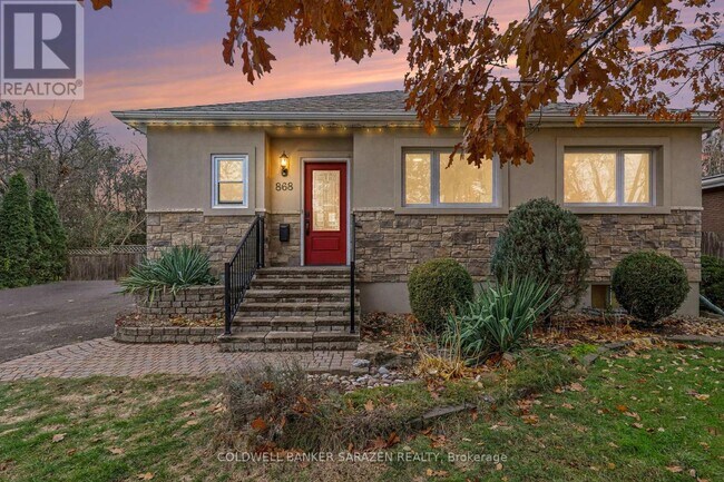 868 Duberry St in Ottawa, ON - Building Photo - Building Photo