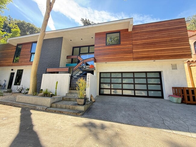 2402 Drury Ln in Glendale, CA - Building Photo - Building Photo