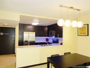 427 Golden Isles Dr-Unit -Apt 16D in Hallandale Beach, FL - Building Photo - Building Photo