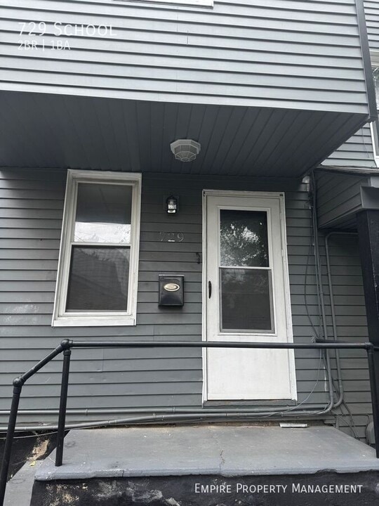 729 School St in Bethlehem, PA - Building Photo