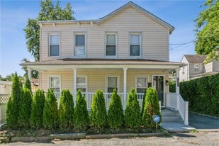 156 Bellevue Pl in Yonkers, NY - Building Photo