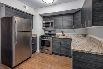 Berdan Court in Wayne, NJ - Foto de edificio - Interior Photo