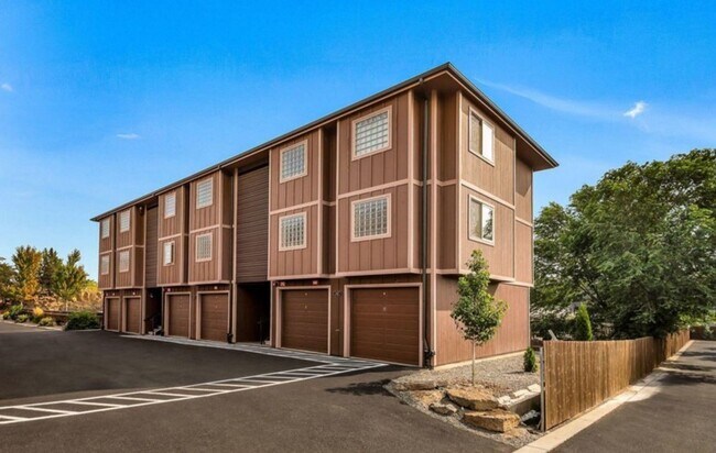 property at 139 NW Revere Ave